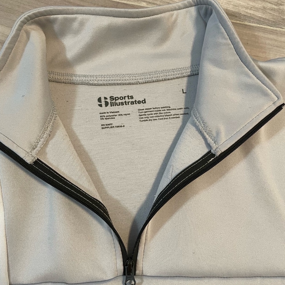 Sports Illustrated Arctic Gray Cropped Long Sleeve Quarter Zip Pullover- Large - Picture 5 of 12